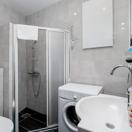 Comfort By Bookinghost شقة